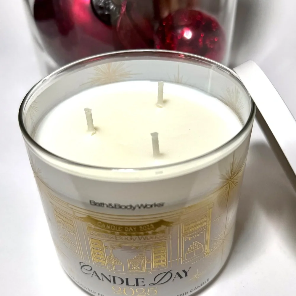 SUN-RIPENED RASPBERRY 3-Wick Candle - Picture 2 of 4
